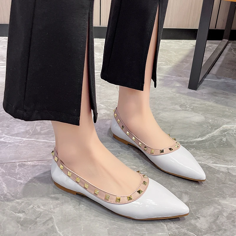 2023 Летняя новая женская обувь Бренд Дизайн Point Toe Rivet Плоские женские профессиональные туфли на низком каблуке Повседневная обувь Zapatos de Mujer